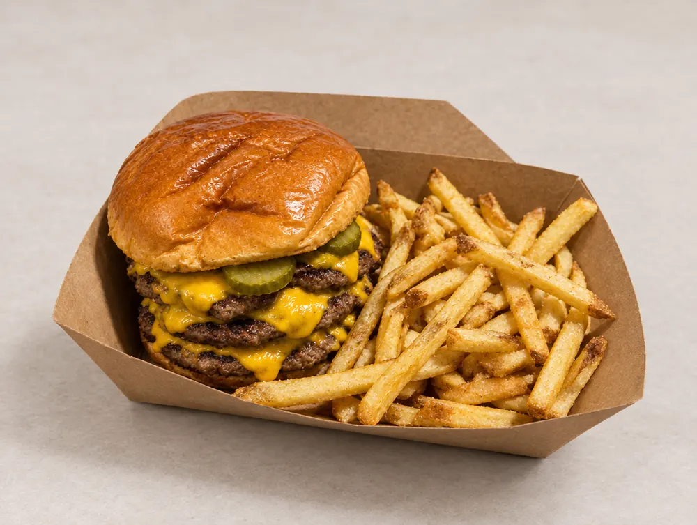 Foto sistemata: Smash burger doppio con patatine